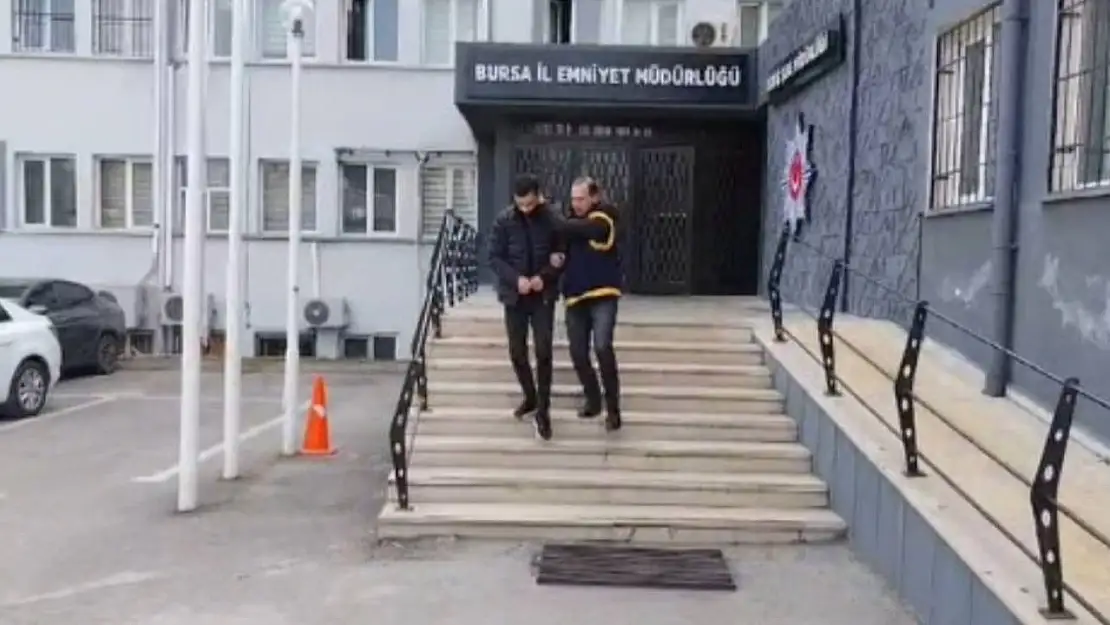 Firari hırsız kameraya yakalandı...Hangi kartı denese ret cevabı aldı