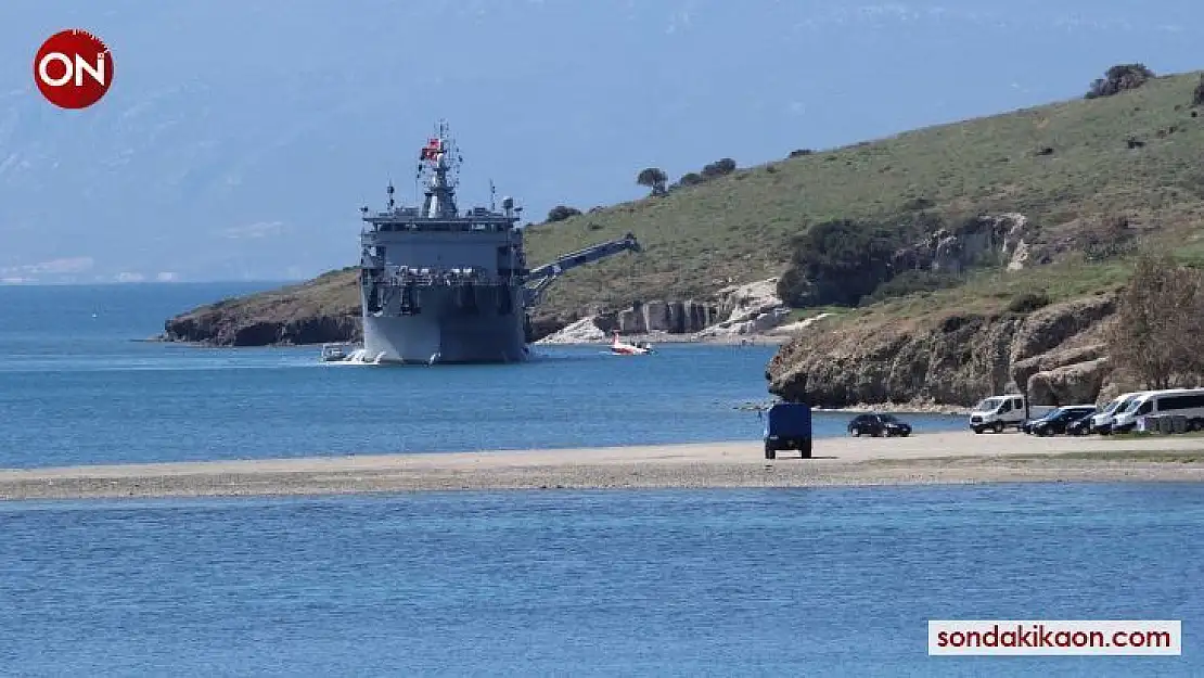 Foça'da düşen askeri uçağın enkazı denizden çıkarıldı