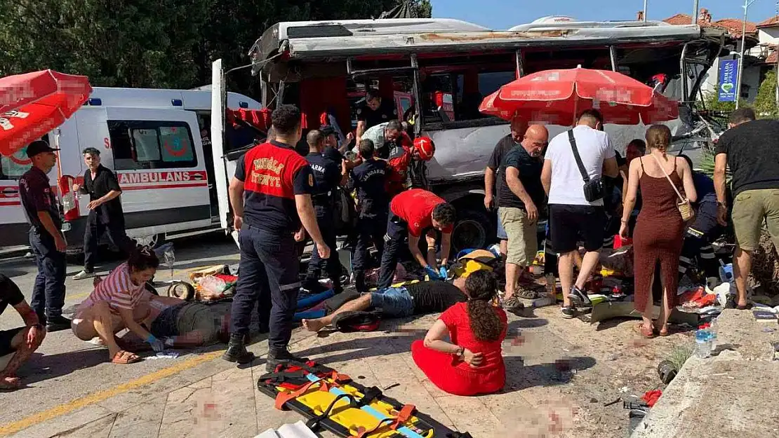 Freni boşalan tur otobüsü dehşet saçtı: 4'ü ağır çok sayıda yaralı