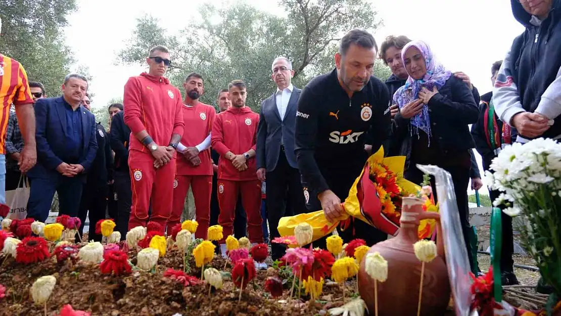 Galatasaray yönetimi ve futbolcular, Yiğit Kurt'un mezarını ziyaret etti