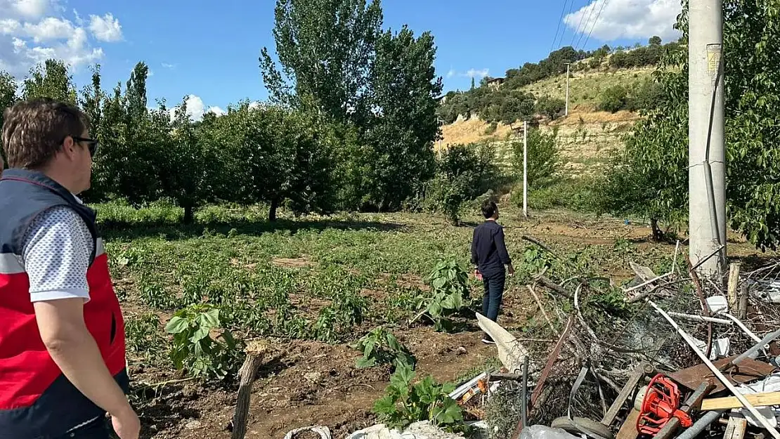 Gediz AK Parti yöneticileri selden zarar gören köyleri ziyaret etti