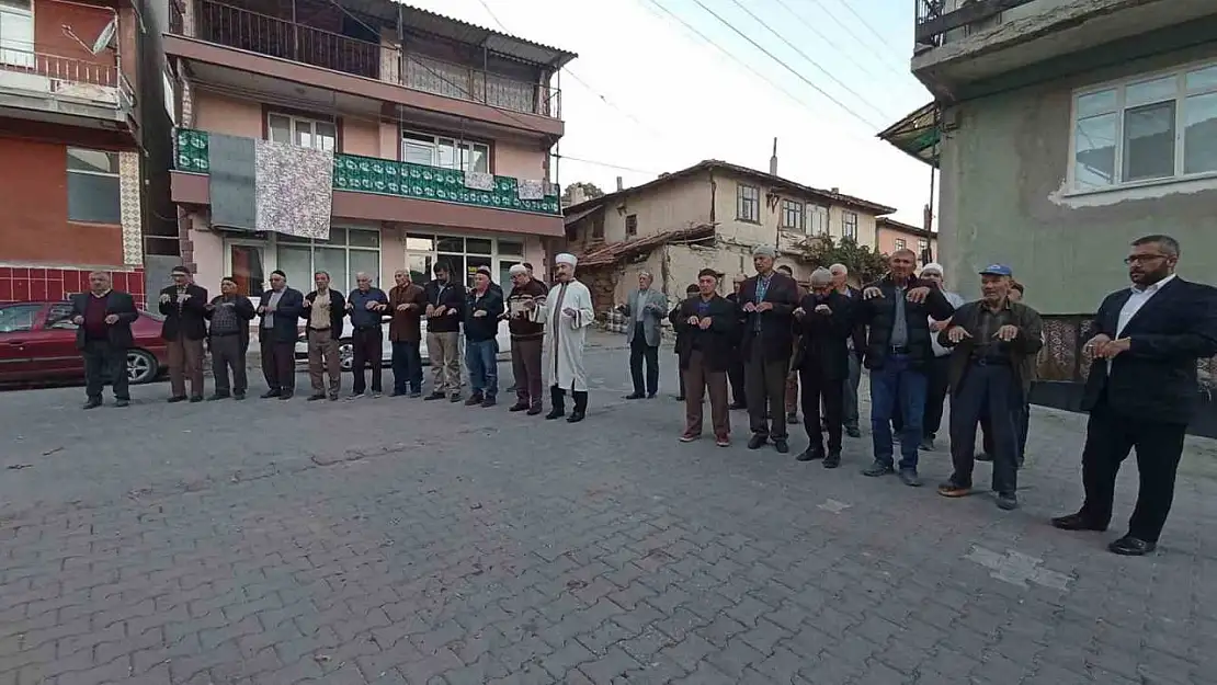 Gediz Altınkent köyünde sabah namazı buluşması ve yağmur duası programı