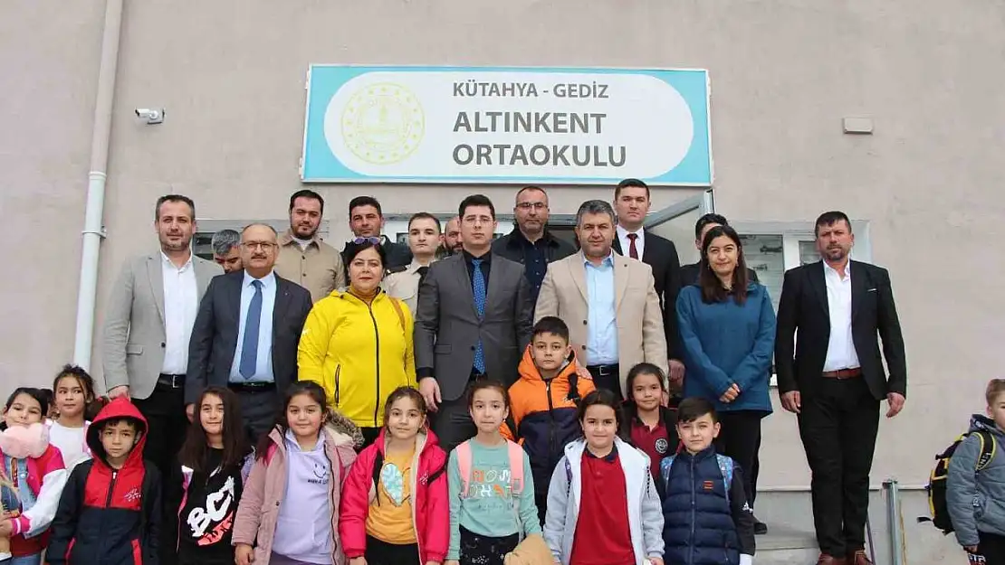 Gediz Altınkent Ortaokulu'nda fen bilimleri laboratuvarı ve kütüphane açılışı gerçekleştirildi