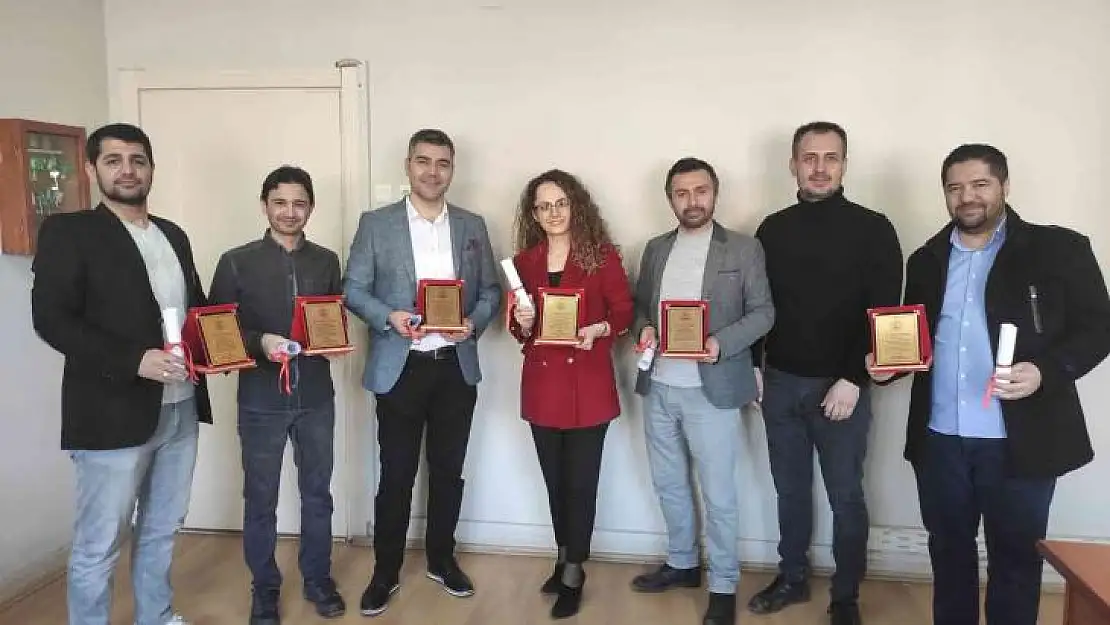 Gediz Altınkent Ortaokulu personelinin yüzde 80'i artık 'Yüksek Lisans' mezunu