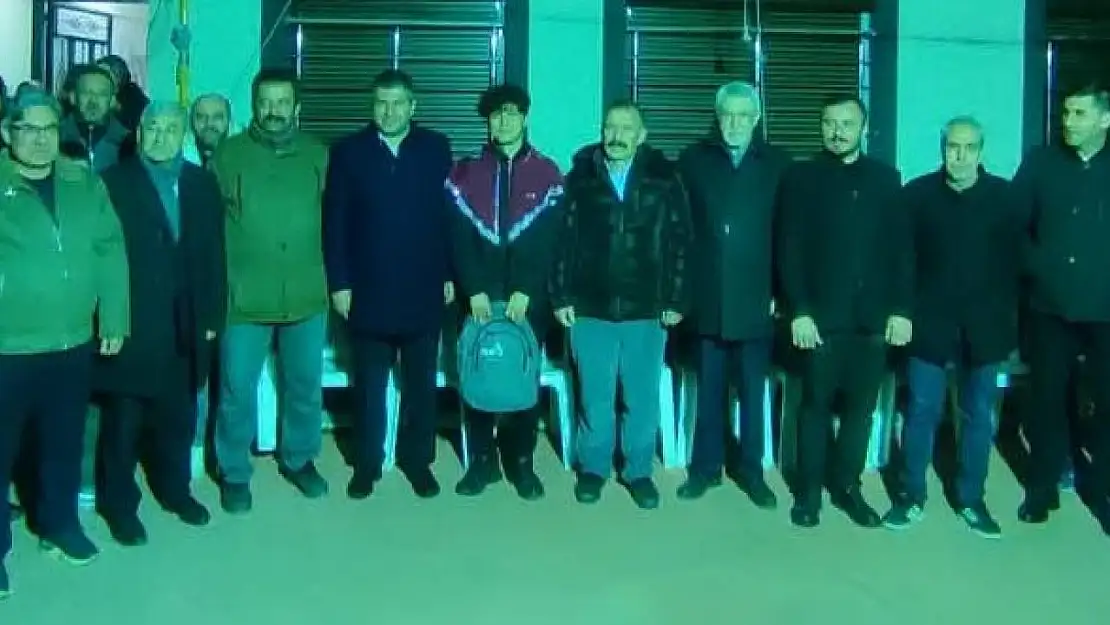Gediz Belediyesi'nden askere giden gençlere anlamlı hediye