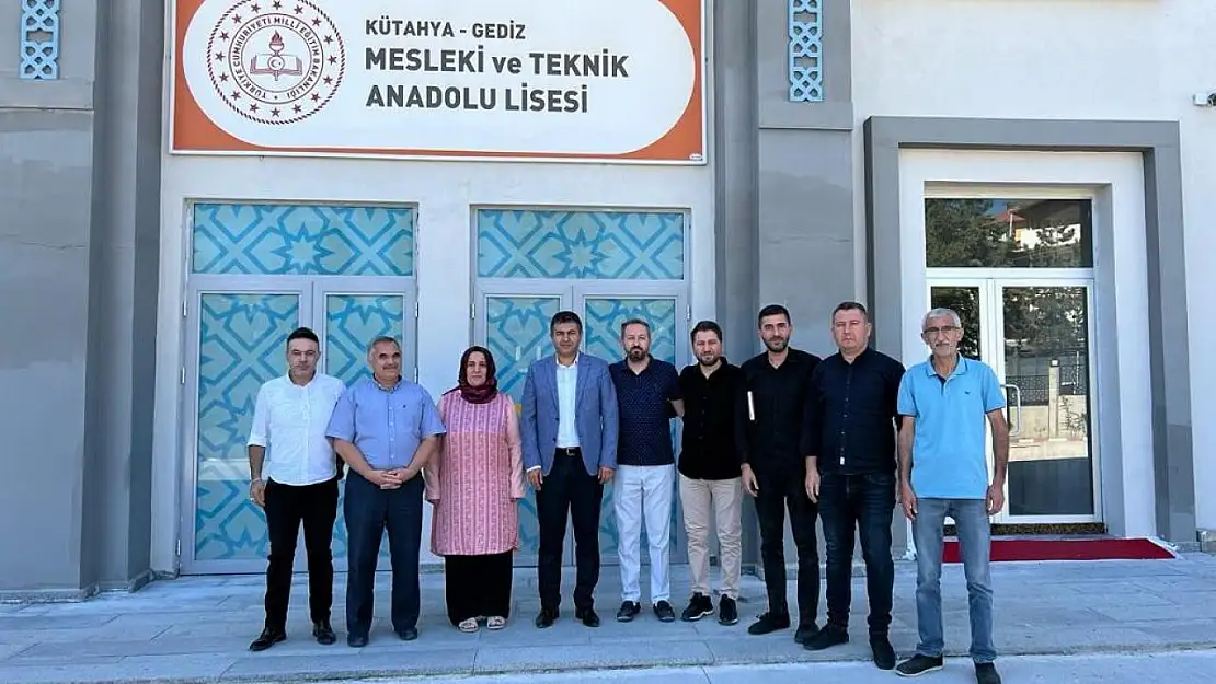 Gediz'de 'Minik Ayaklar Üşümesin, Veren El Alan Eli Görmesin' sosyal sorumluluk projesi