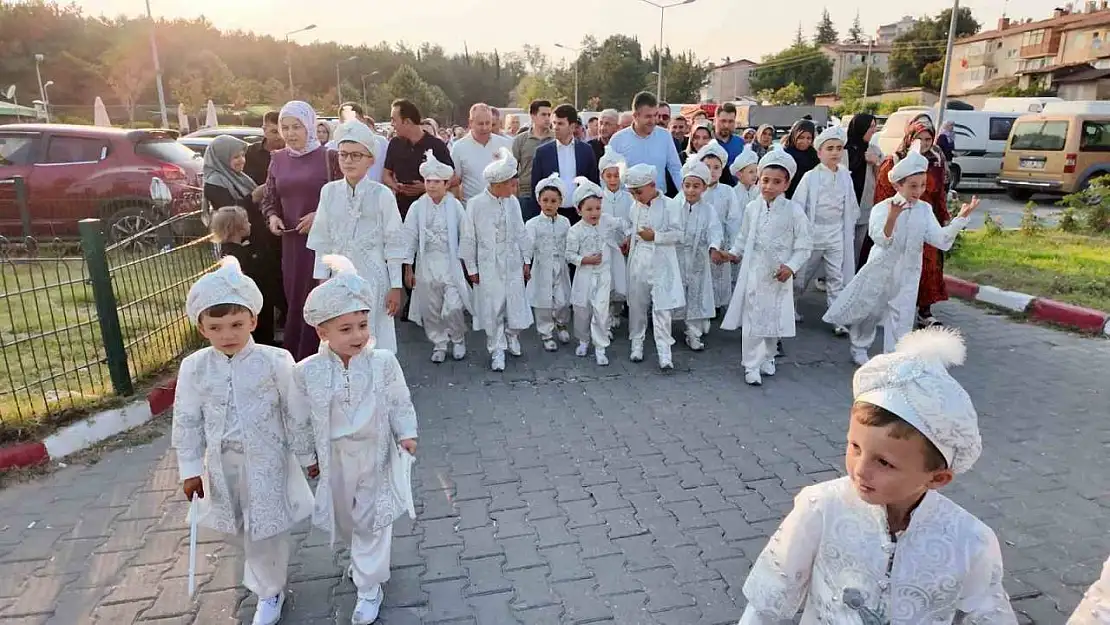Gediz'de 20 çocuk sünnet ettirildi