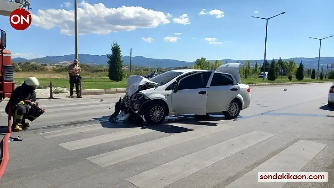 Gediz'de ihbara giden polis otosu otomobille çarpıştı: 5 yaralı