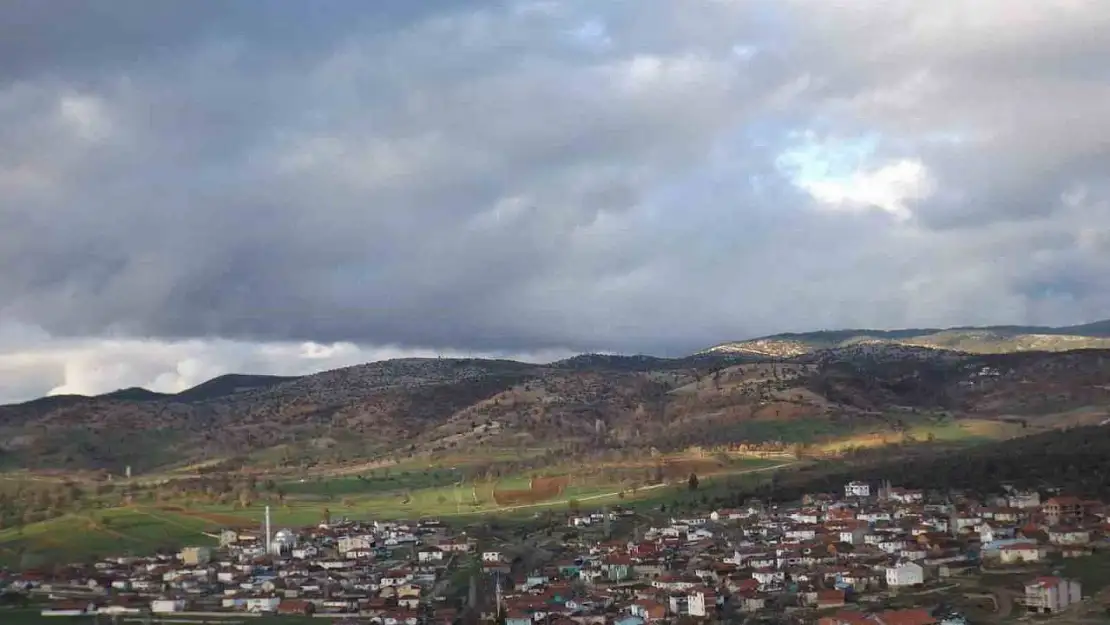 Gediz'de kayıp kadından 3. haftasında da bir iz bulunamadı