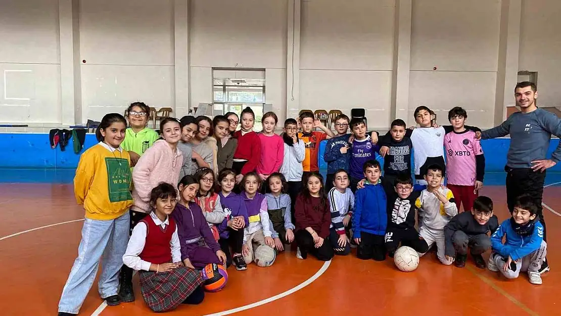 Gediz'de okullarda spor tanıtımı ile gençler spora kazandırılıyor