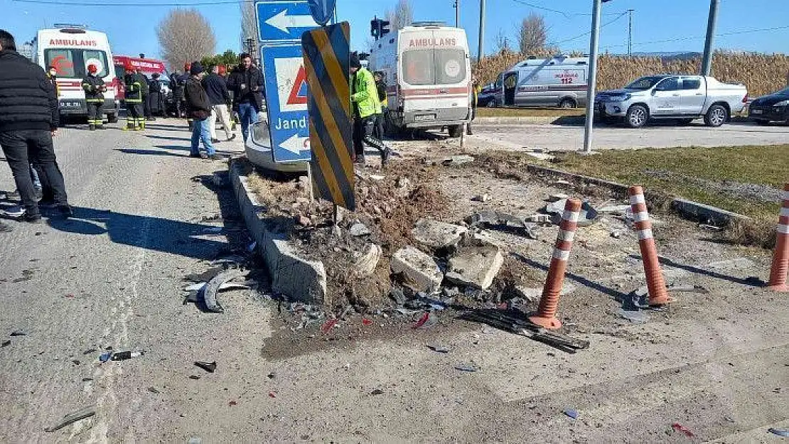 Gediz'de trafik kazası: 10 yaralı