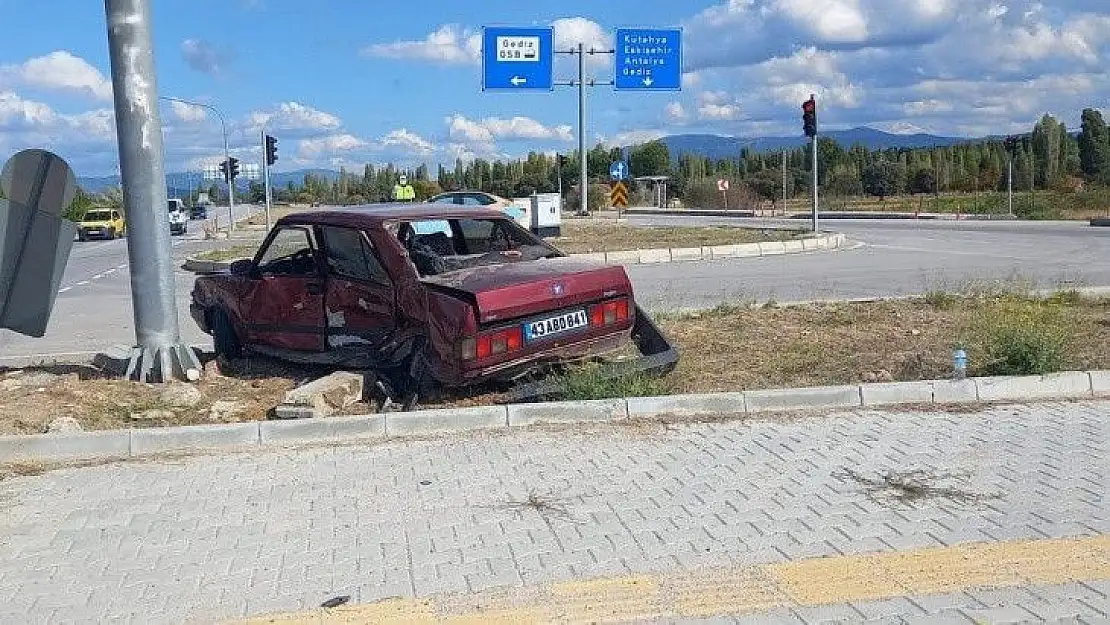 Gediz'de trafik kazası: 2 yaralı