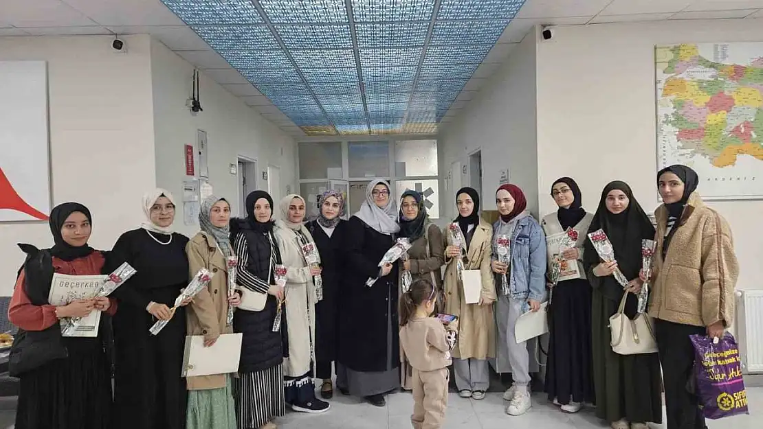 Gediz'de üniversite öğrencileri şehit yakınları ile iftarda buluştu