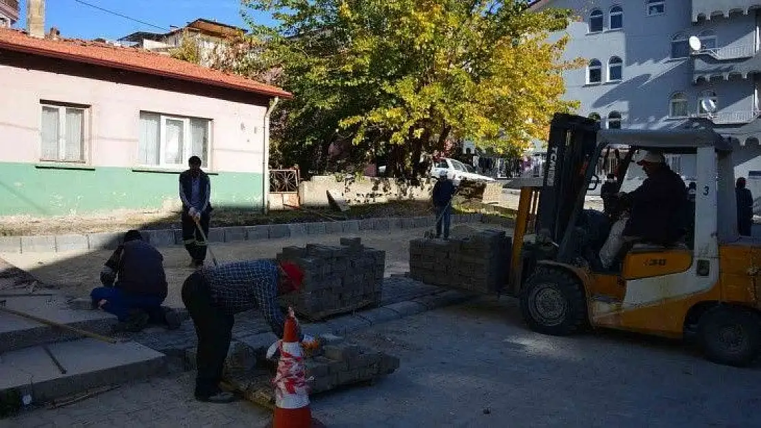 Gediz'de yol çalışmaları