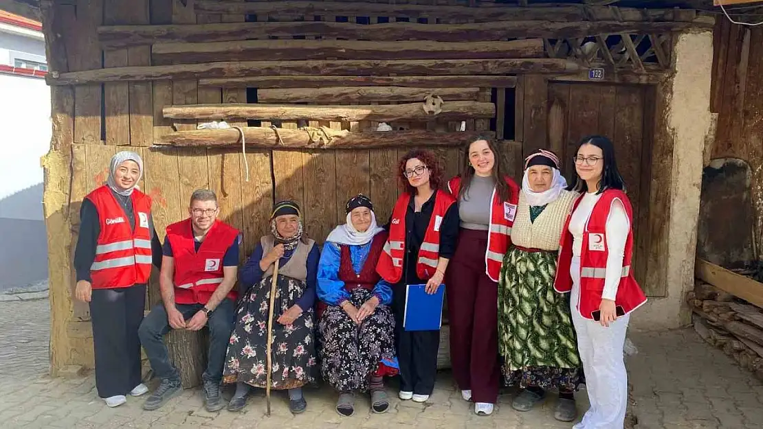 Gediz Genç Kızılay Gönüllüleri Ramazan ayında 500 aileye ulaştı