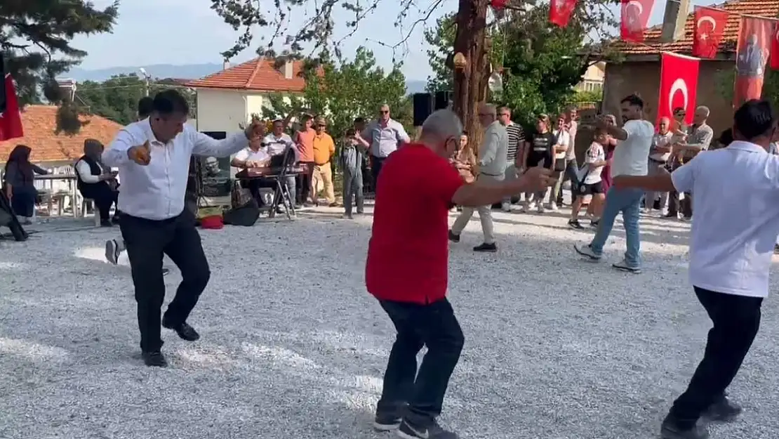 Gediz Gürlek Köyü'nde hem şenlik hem taş ocağı protestosu