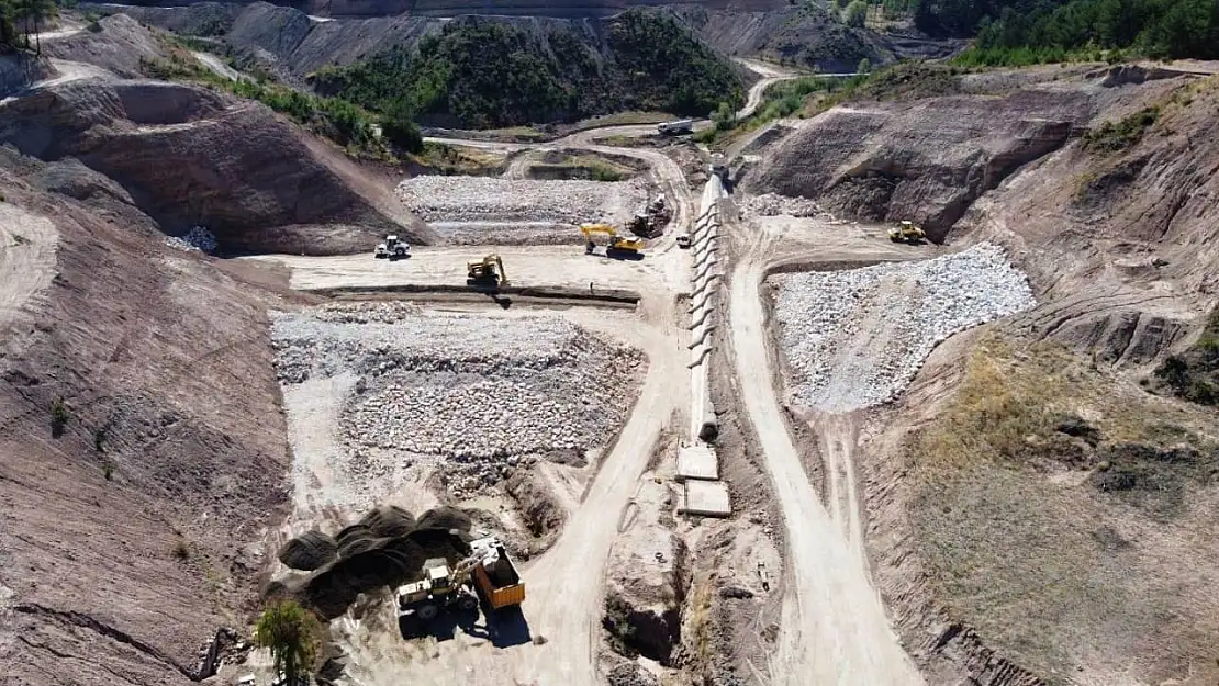 Gediz Kayacık Barajı'nda çalışmalar aralıksız devam ediyor