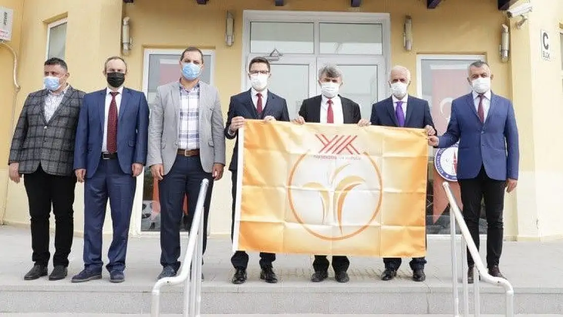 Gediz MYO turuncu bayrak ve sertifikasını teslim aldı
