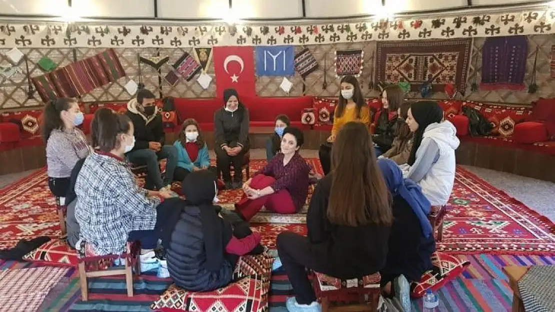 Geleceğin yazarları Sındırgı'da yetişiyor