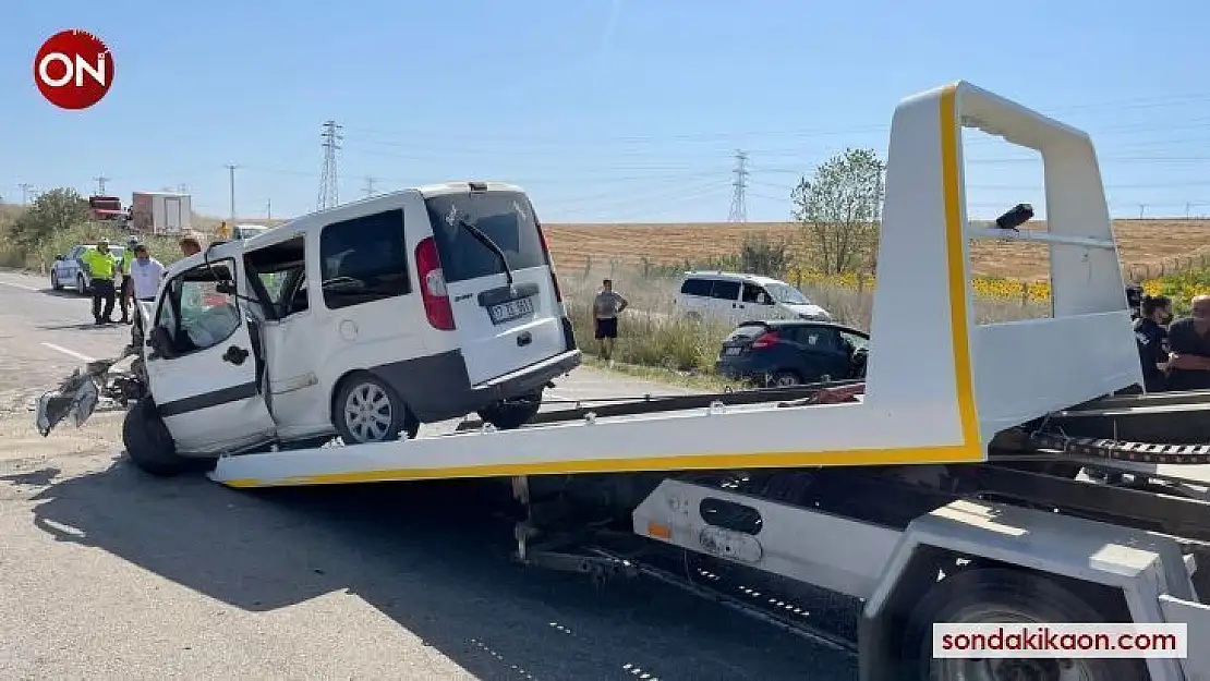 Gelibolu'da feci kaza, araçlar kafa kafaya çarpıştı: 2 ölü
