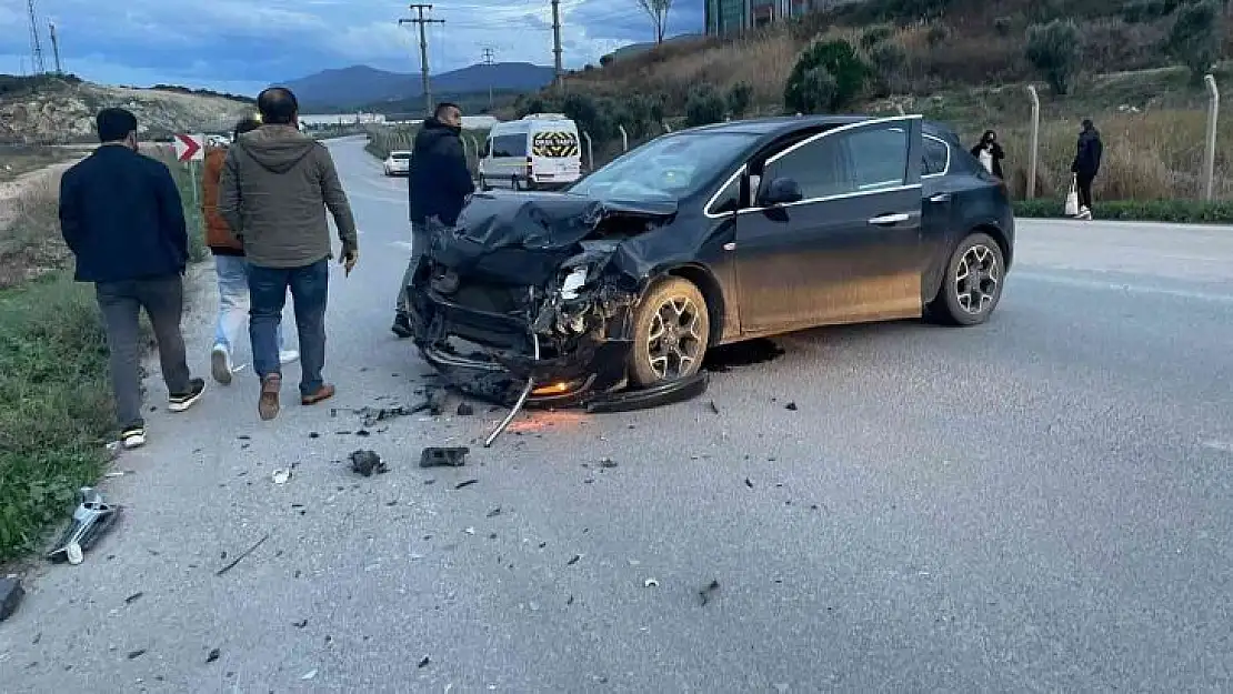 Gemlik'te işçi servisi ile otomobil çarpıştı: 2 yaralı