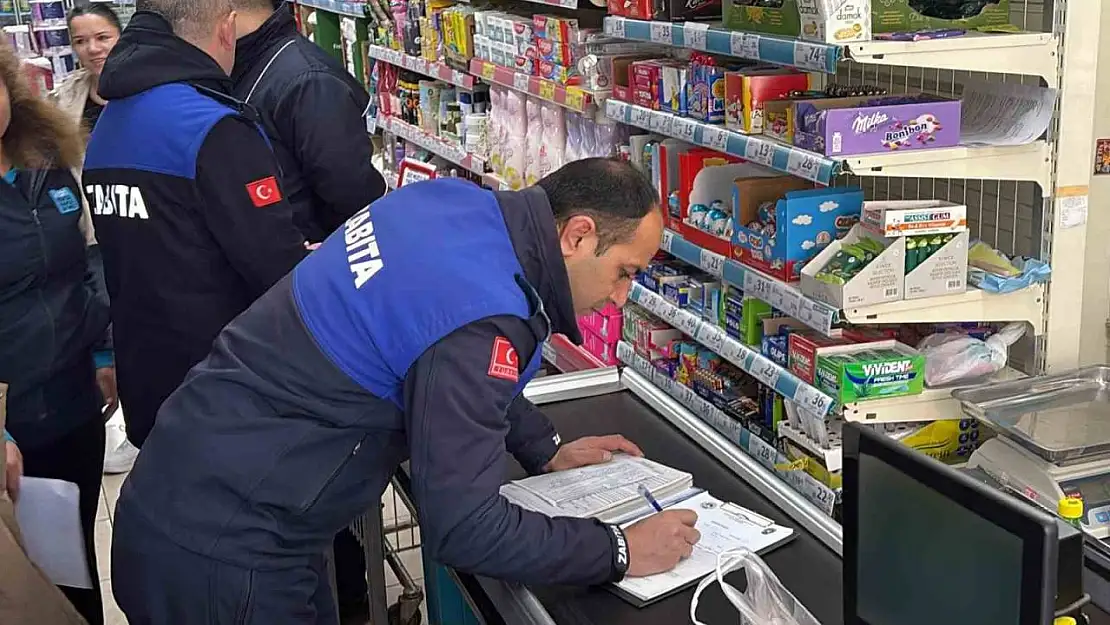Gemlik'te marketlere denetim: 25 tarihi geçmiş ürün tespit edildi
