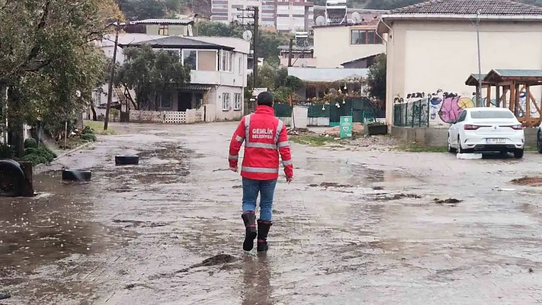 Gemlik'te sağanak taşkınına Başkan müdahalesi