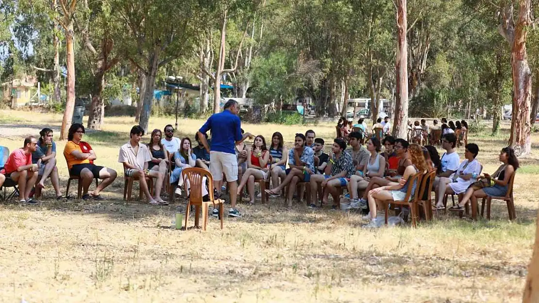 Genç ve usta tiyatrocular Selçuk'ta buluştu