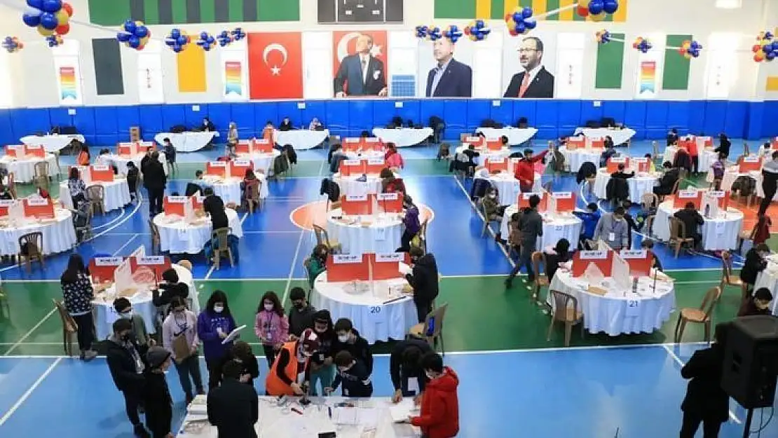 Gençler 27 ilde Deneyap uygulama sınavında ter döktü