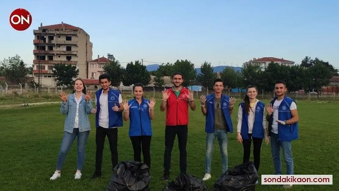 Gençler çevre temizliği yaptılar
