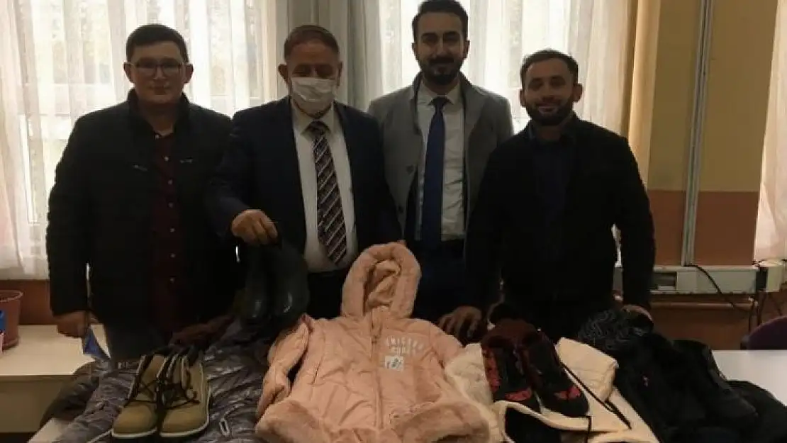 Gençler kardeşlerini üşütmedi