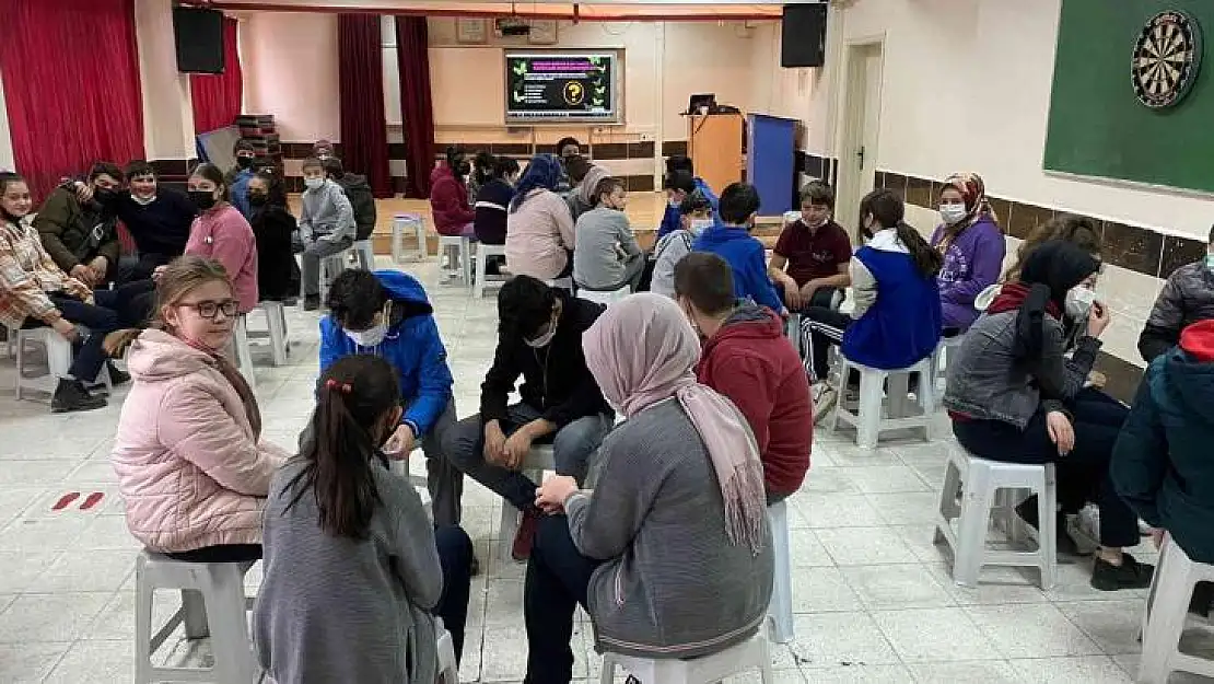 Gençler zararlı alışkanlıklara karşı bilgilendirildi