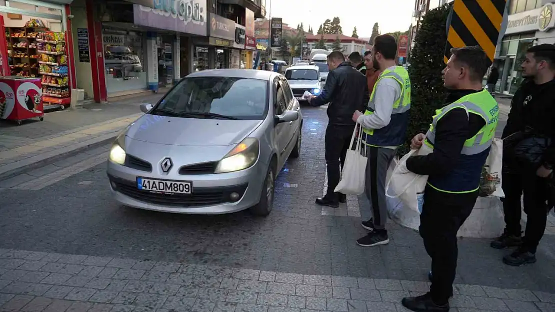 Gençlerden 'İftara Beş Kala' etkinliği
