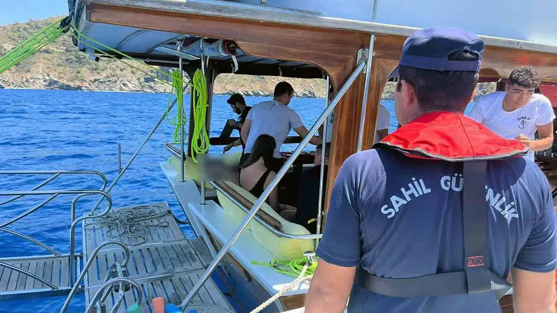 Gezi teknesinde rahatsızlanan vatandaşa tıbbi tahliye