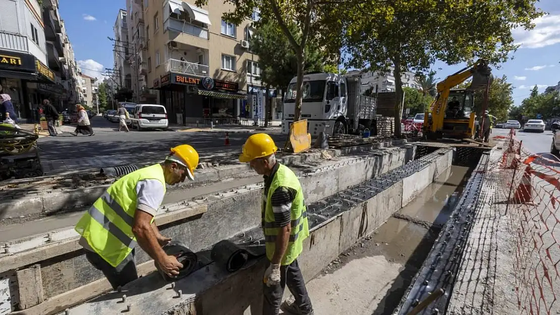 Girne Caddesi'ndeki yağmur suyu mazgalları yenileniyor