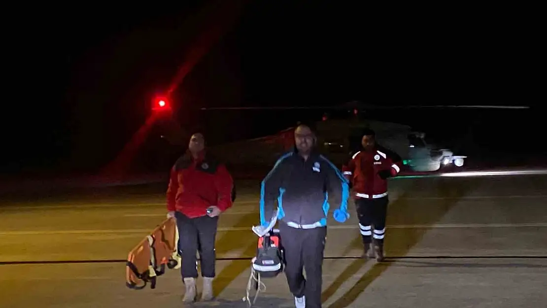 Gökçeada'da rahatsızlanan hasta askeri helikopterle Çanakkale'ye getirildi