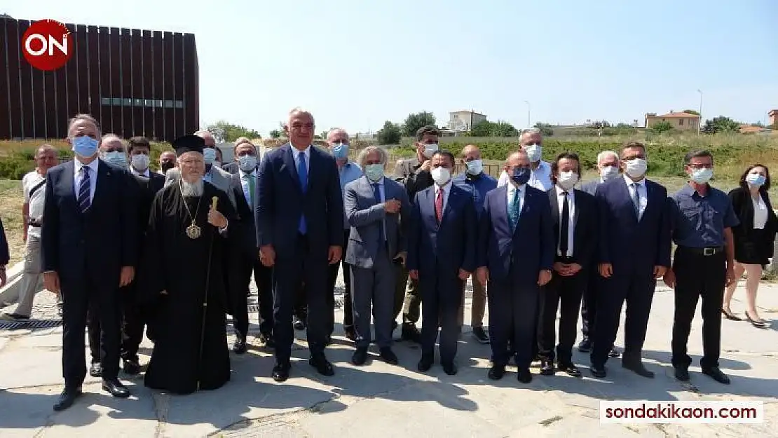 Gökçeada'dan çalınan 12 tarihi ikona, 14 yıl sonra Rum Ortodoks Patriği Bartholomeos'a teslim edildi