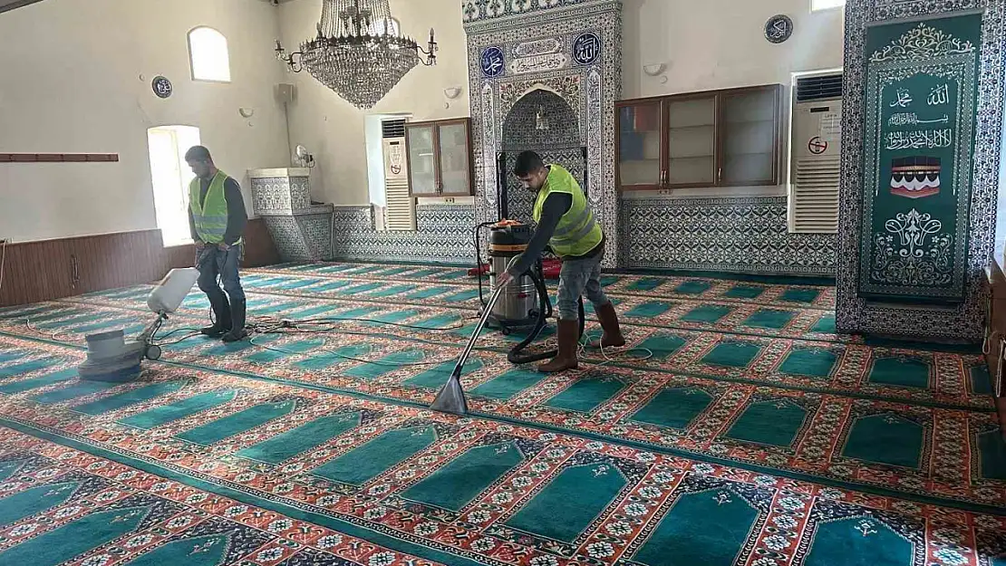 Gömeç'te Ramazan ayı öncesinde camilerde temizlik seferberliği