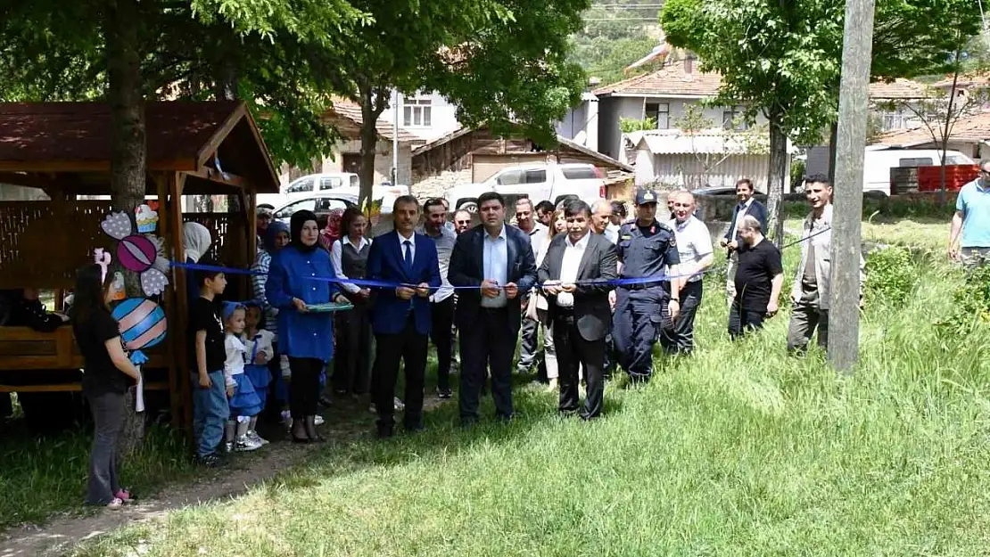 Göncek köyü anasınıfı öğrencilerinin el işi ürünleri doğayla içi içe sergilendi