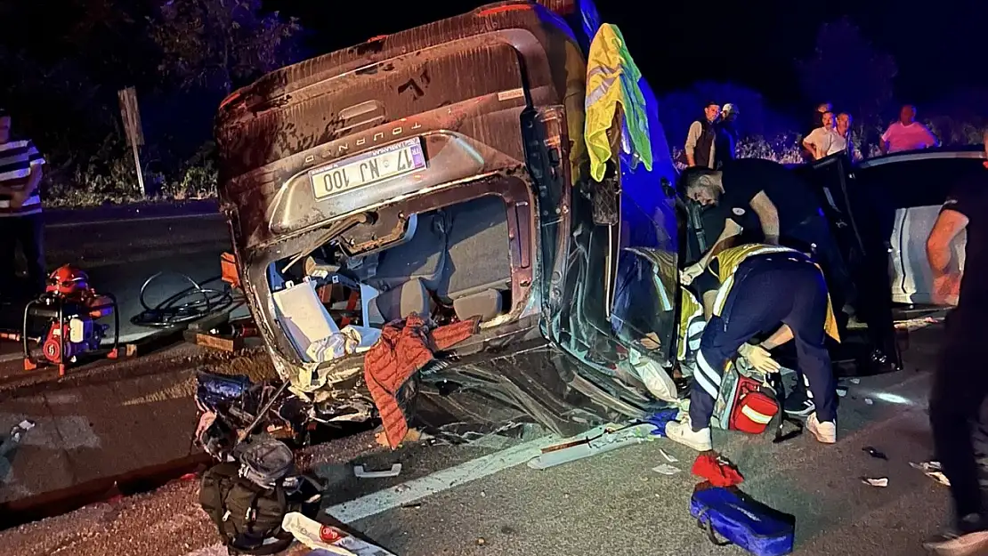 Gönen'de feci kaza... İki araç kafa kafaya çarpıştı: 1 ölü, 2 yaralı