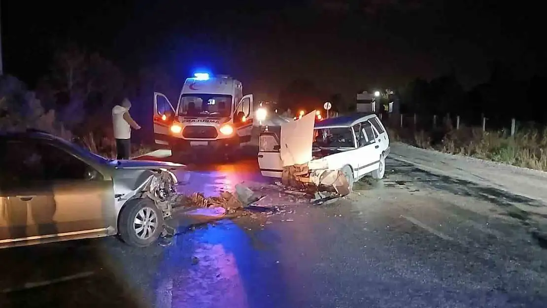 Gönen'de trafik kazası: Araçlar kafa kafaya çarpıştı, 2 yaralı