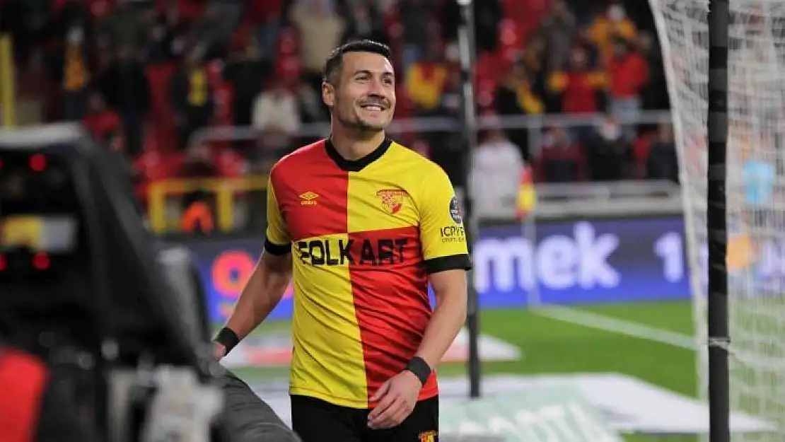 Göztepe'de 4 futbolcu kart sınırında
