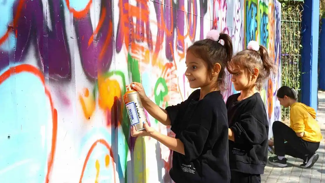 Grafiti meraklıları Hüdavendigar Kent Parkı'nda buluşuyor