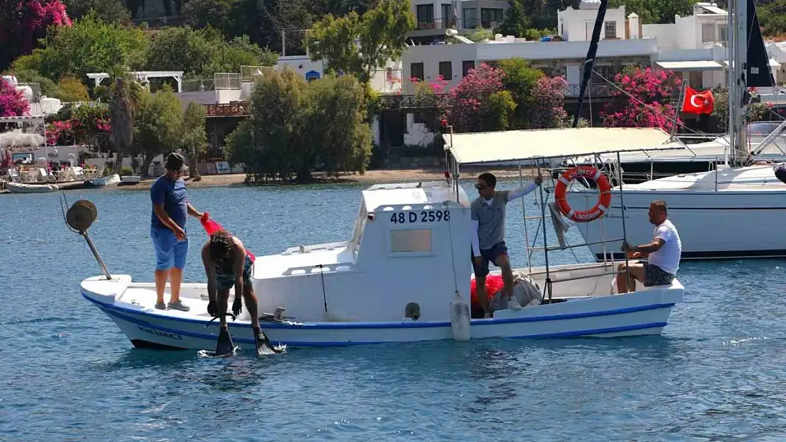 Gümüşlük'te deniz dibi temizliği