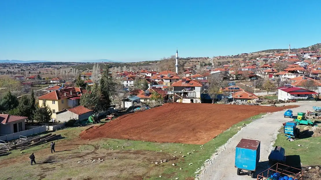 Güzelpınar halı sahası hizmete açıldı