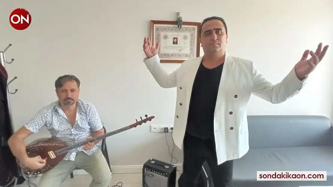 Hakimliği bırakan türkücü avukat Yargıtay'da sıra beklerken türkü yazdı
