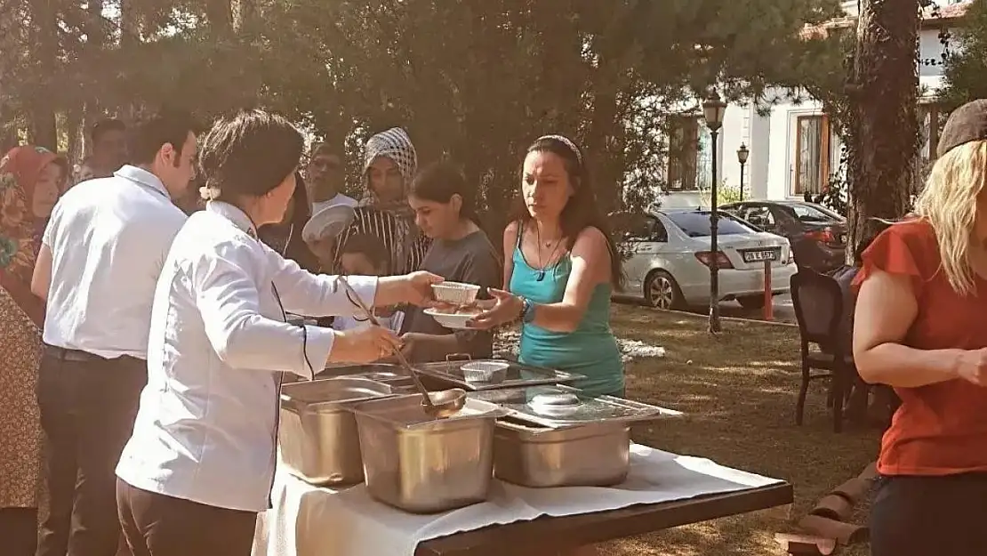 Harlek Termal Otel'den aşure ikramı