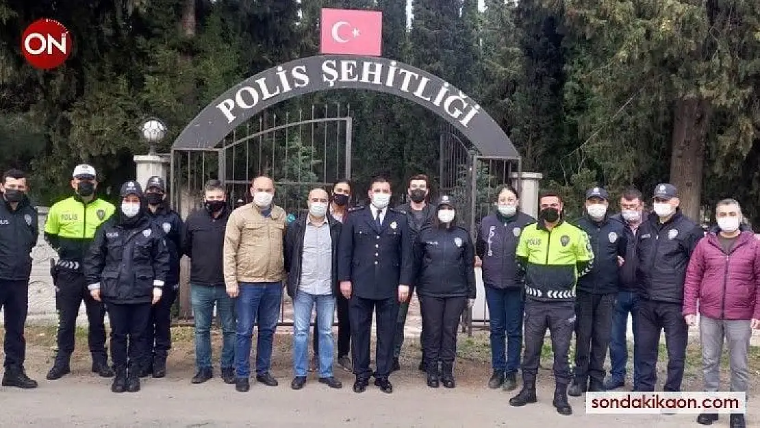 Havran'da polisler şehitliği ağaçlandırdı