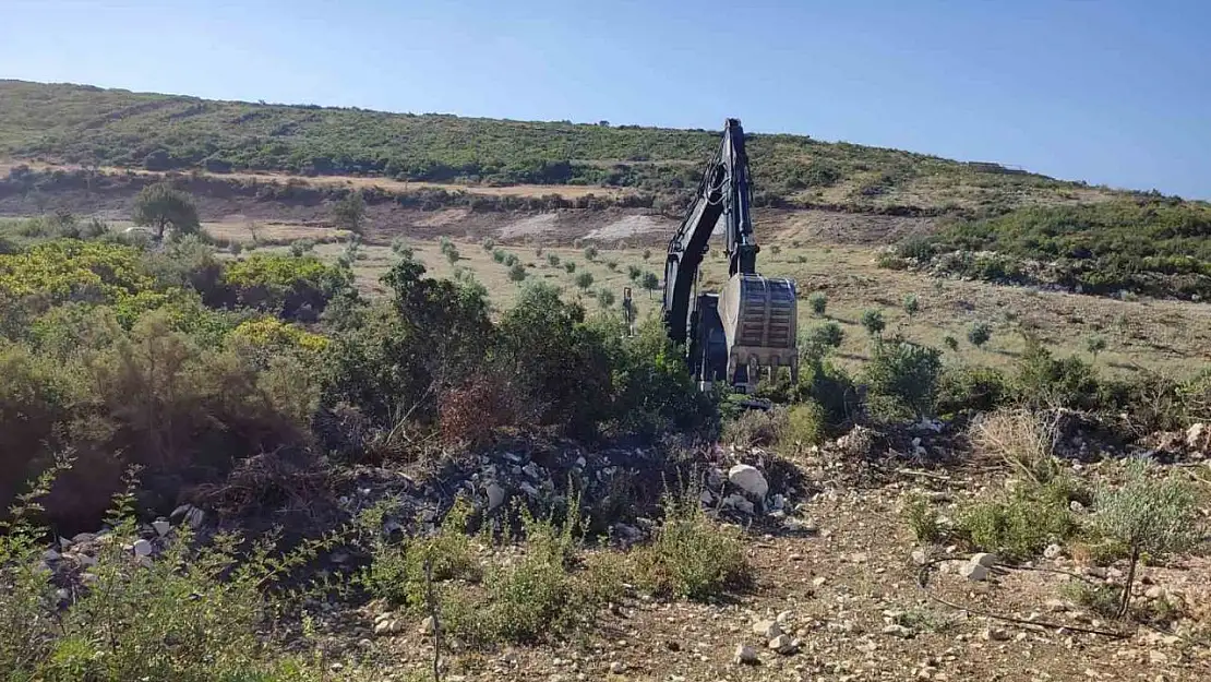 Hazine arazisinde izinsiz kepçeyle kazı yapan şüpheli suçüstü yakalandı