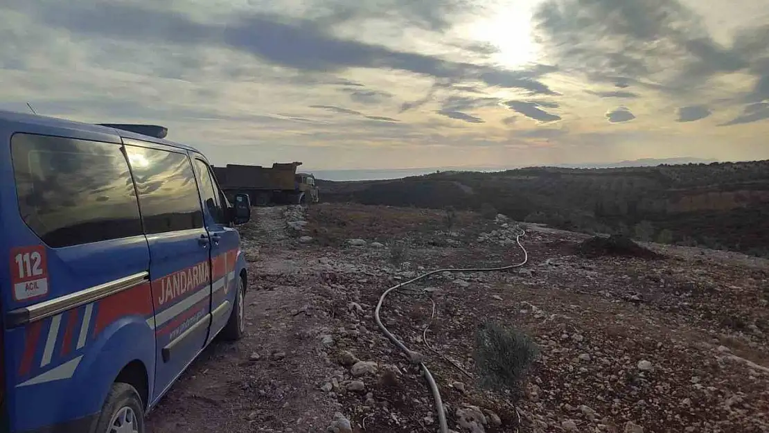 Hazine arazisinde izinsiz yer açan şahıslar jandarmaya takıldı